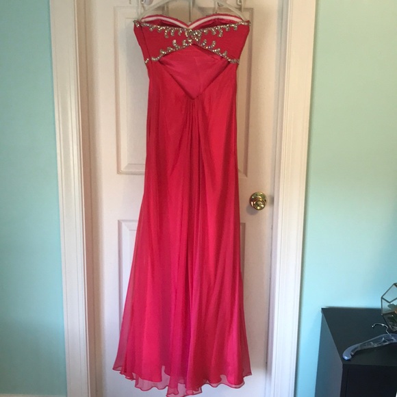 Formal sleeveless gown with sequins - Picture 6 of 6